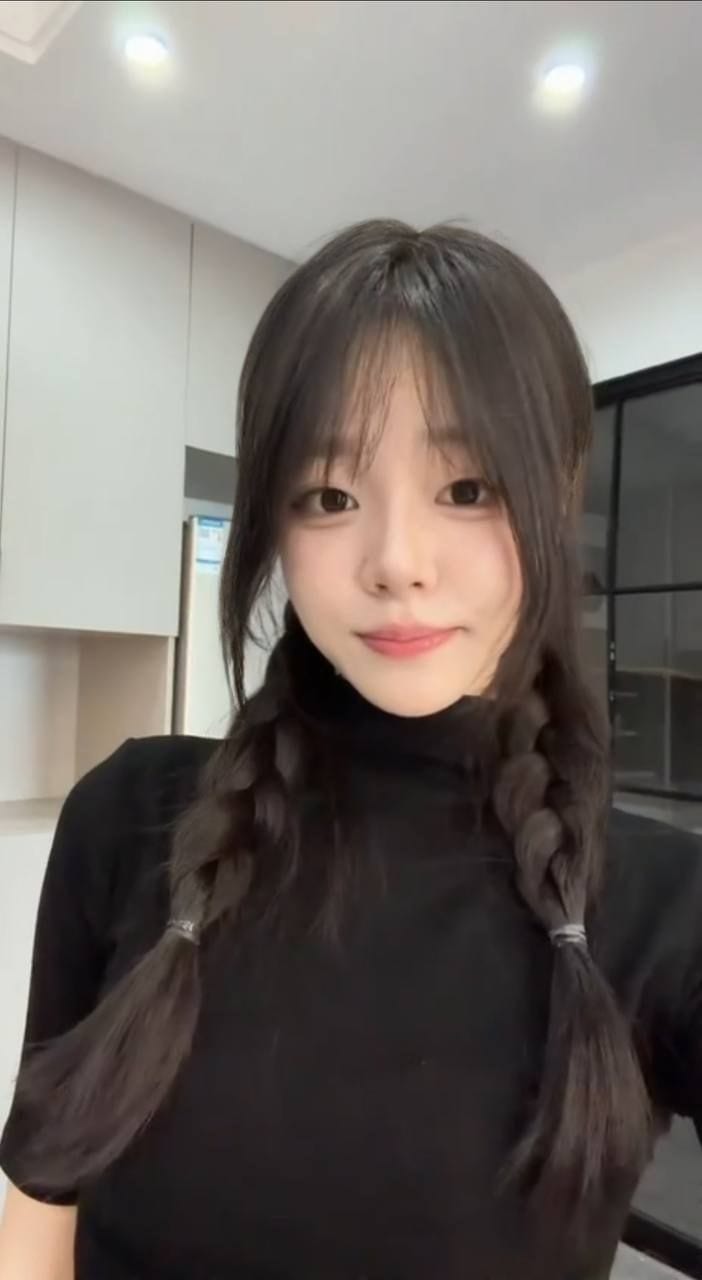浙江省绍兴市性感少妇萝莉校花有体检带公寓的公开照片