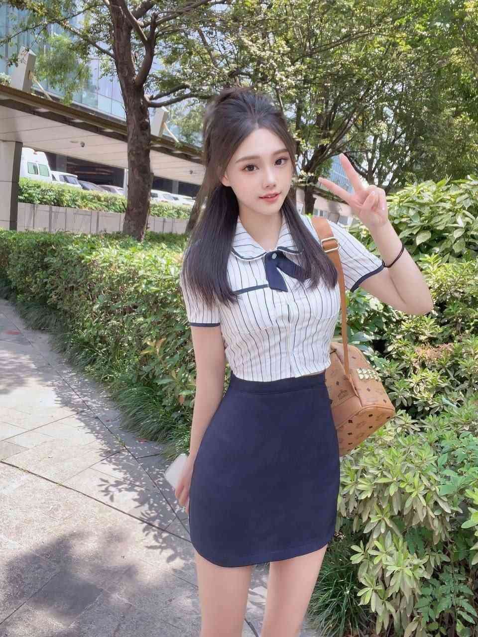 上海市长宁区风骚服务系御姐能舌吻的公开照片