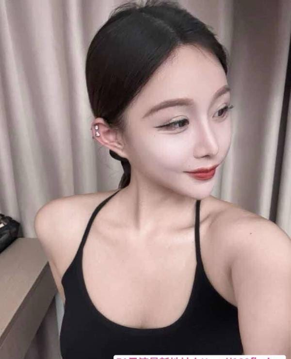 湖北省武汉市美乳极品御姐的公开照片